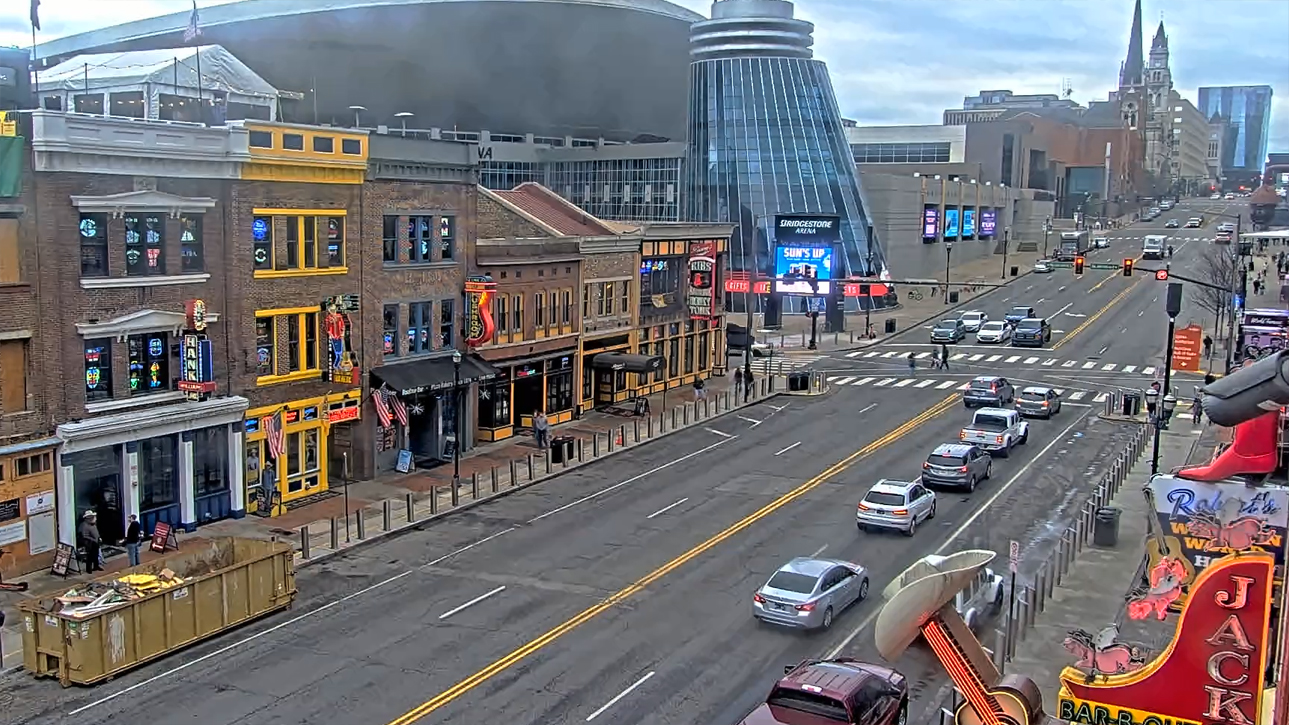 Live webcam located from Broadway, a major thoroughfare in the beautiful downtown area in Nashville.